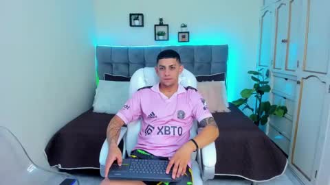 Snapshot of alex_cute77 chatting on January 2025 12:09:01 PM alex online show from January 2025 12:09:01 PM