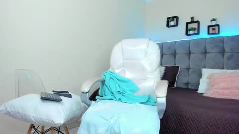 Snapshot of alex_cute77 chatting on January 2025 03:28:02 PM alex online show from January 2025 03:28:02 PM