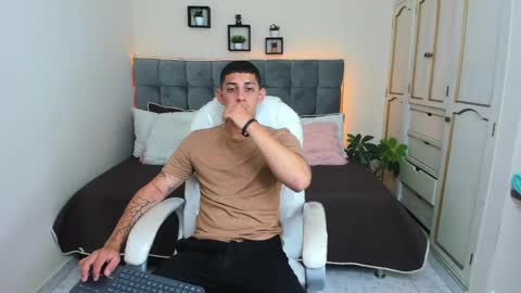 Snapshot of alex_cute77 chatting on January 2025 12:22:01 PM alex online show from January 2025 12:22:01 PM