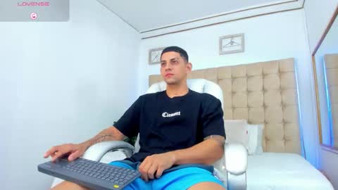 Snapshot of alex_cute77 chatting on September 2025 11:59:01 AM alex online show from September 2025 11:59:01 AM