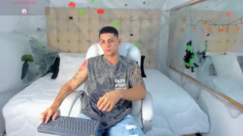 Snapshot of alex_cute77 chatting on October 2025 12:02:01 PM alex online show from October 2025 12:02:01 PM