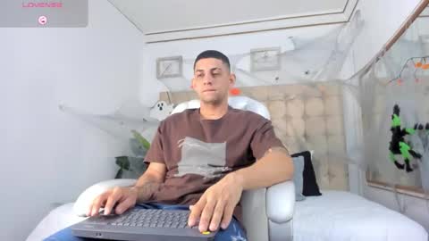 Snapshot of alex_cute77 chatting on October 2025 10:48:01 AM alex online show from October 2025 10:48:01 AM