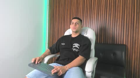 Snapshot of alex_cute77 chatting on January 2026 12:40:02 PM alex online show from January 2026 12:40:02 PM