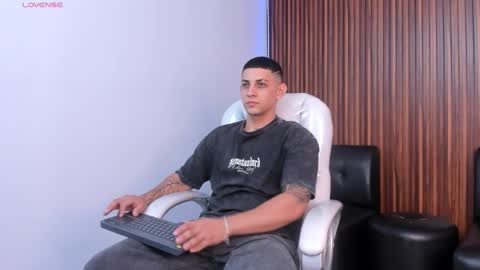 Snapshot of alex_cute77 chatting on January 2026 12:54:01 PM alex online show from January 2026 12:54:01 PM