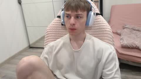 Snapshot of alex_gotcha chatting on September 2025 10:35:01 PM Alex online show from September 2025 10:35:01 PM