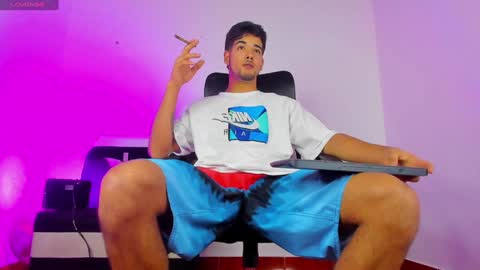 Snapshot of alex_lord_ chatting on December 2024 08:58:01 PM i am Alex online show from December 2024 08:58:01 PM