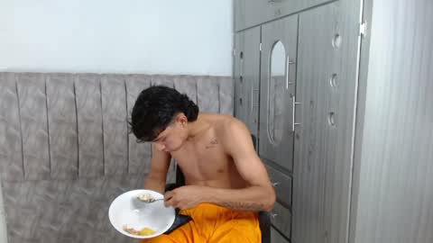 alex online show from May 2026 09:42:01 PM