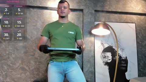 Snapshot of alex_tower chatting on December 2024 09:13:02 PM Alex Towers online show from December 2024 09:13:02 PM