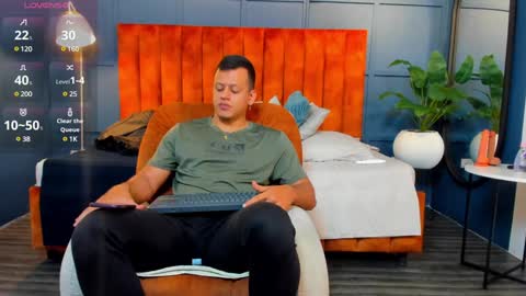 Snapshot of alex_tower chatting on December 2024 06:55:02 PM Alex Towers online show from December 2024 06:55:02 PM