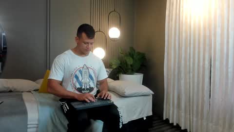 Snapshot of alex_tower chatting on December 2024 08:34:02 PM Alex Towers online show from December 2024 08:34:02 PM