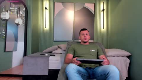 Snapshot of alex_tower chatting on February 2025 07:06:01 PM Alex Towers online show from February 2025 07:06:01 PM