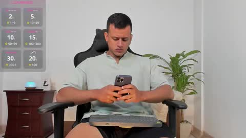 Snapshot of alex_tower chatting on October 2025 02:22:02 AM Alex Towers online show from October 2025 02:22:02 AM