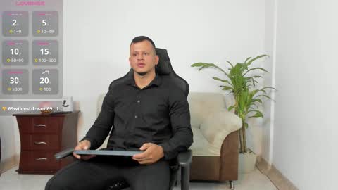 Snapshot of alex_tower chatting on November 2025 06:43:01 PM Alex Towers online show from November 2025 06:43:01 PM