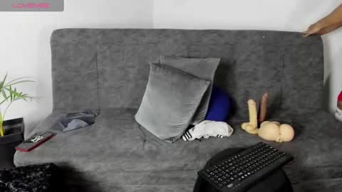 Alex Woll online show from September 2025 07:42:01 AM