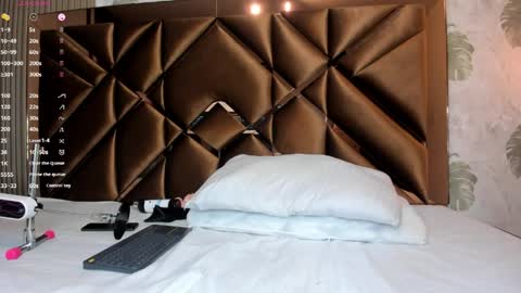 Snapshot of alexa_lynx1 chatting on April 2026 05:01:02 AM ALEXA online show from April 2026 05:01:02 AM