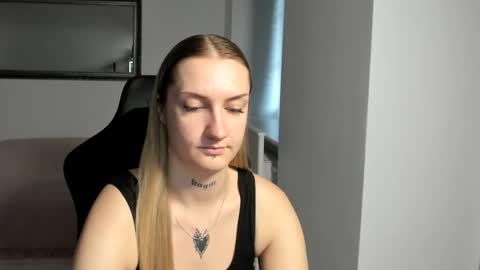 Snapshot of alexafragile chatting on October 2025 12:11:01 PM Alexa online show from October 2025 12:11:01 PM