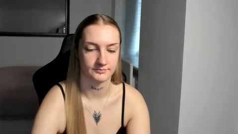 Snapshot of alexafragile chatting on October 2025 12:25:01 PM Alexa online show from October 2025 12:25:01 PM