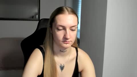 Snapshot of alexafragile chatting on October 2025 10:03:01 AM Alexa online show from October 2025 10:03:01 AM