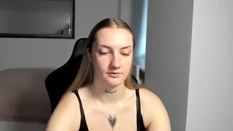 Snapshot of alexafragile chatting on October 2025 12:04:02 PM Alexa online show from October 2025 12:04:02 PM