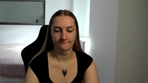 Snapshot of alexafragile chatting on October 2025 10:15:01 AM Alexa online show from October 2025 10:15:01 AM