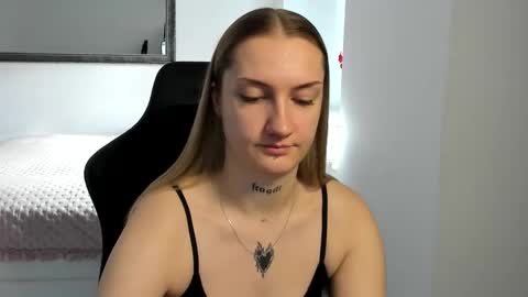 Snapshot of alexafragile chatting on October 2025 11:00:02 AM Alexa online show from October 2025 11:00:02 AM