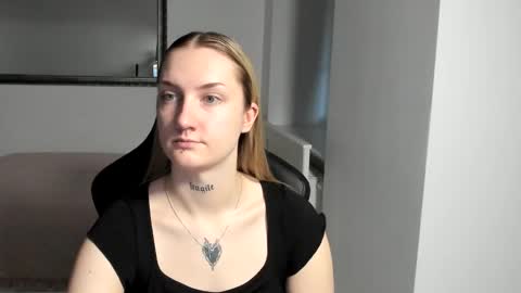 Snapshot of alexafragile chatting on October 2025 02:42:02 PM Alexa online show from October 2025 02:42:02 PM