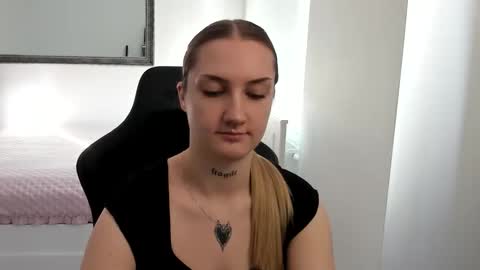 Snapshot of alexafragile chatting on October 2025 12:51:01 PM Alexa online show from October 2025 12:51:01 PM