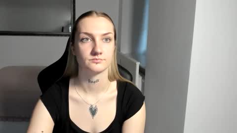 Snapshot of alexafragile chatting on October 2025 02:40:01 PM Alexa online show from October 2025 02:40:01 PM