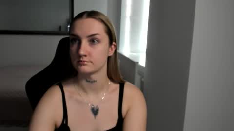 Snapshot of alexafragile chatting on November 2025 01:44:02 PM Alexa online show from November 2025 01:44:02 PM