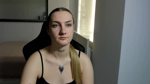 Snapshot of alexafragile chatting on November 2025 01:23:02 PM Alexa online show from November 2025 01:23:02 PM