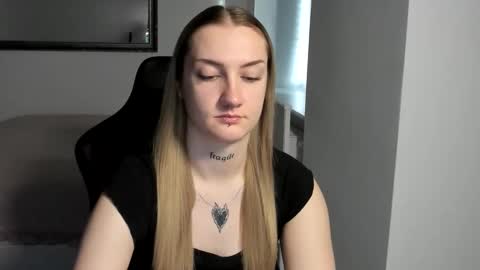 Snapshot of alexafragile chatting on November 2025 01:10:01 PM Alexa online show from November 2025 01:10:01 PM