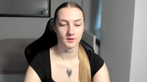 Snapshot of alexafragile chatting on November 2025 11:42:02 AM Alexa online show from November 2025 11:42:02 AM