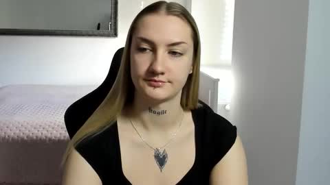 Snapshot of alexafragile chatting on November 2025 12:33:01 PM Alexa online show from November 2025 12:33:01 PM