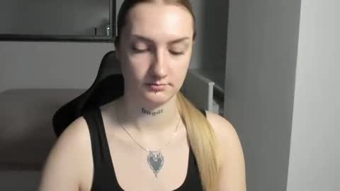 Snapshot of alexafragile chatting on November 2025 03:38:02 PM Alexa online show from November 2025 03:38:02 PM