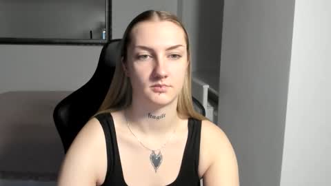 Snapshot of alexafragile chatting on November 2025 03:45:01 PM Alexa online show from November 2025 03:45:01 PM