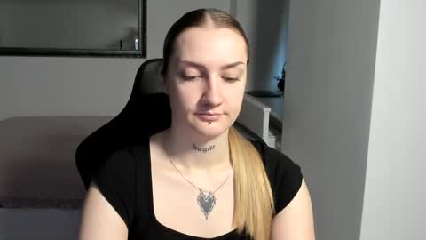 Snapshot of alexafragile chatting on November 2025 02:27:02 PM Alexa online show from November 2025 02:27:02 PM