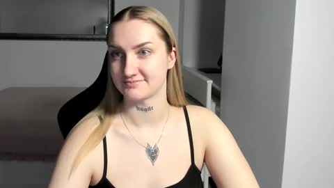 Snapshot of alexafragile chatting on November 2025 03:34:01 PM Alexa online show from November 2025 03:34:01 PM