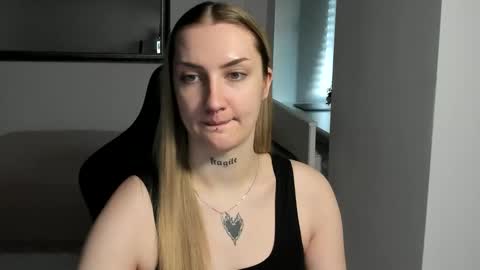 Snapshot of alexafragile chatting on November 2025 01:23:01 PM Alexa online show from November 2025 01:23:01 PM