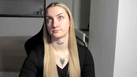 Snapshot of alexafragile chatting on November 2025 05:48:01 PM Alexa online show from November 2025 05:48:01 PM