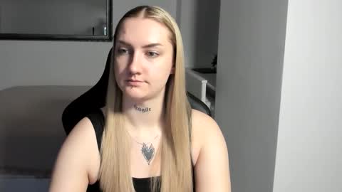 Snapshot of alexafragile chatting on November 2025 02:53:02 PM Alexa online show from November 2025 02:53:02 PM