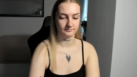 Snapshot of alexafragile chatting on December 2025 01:16:02 PM Alexa online show from December 2025 01:16:02 PM