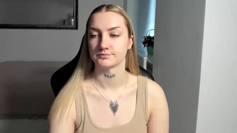 Snapshot of alexafragile chatting on December 2025 10:42:02 AM Alexa online show from December 2025 10:42:02 AM