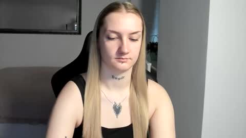 Snapshot of alexafragile chatting on December 2025 12:14:02 PM Alexa online show from December 2025 12:14:02 PM