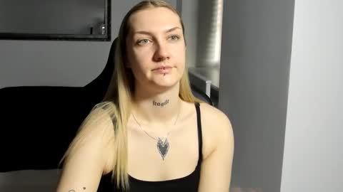 Snapshot of alexafragile chatting on December 2025 01:49:02 PM Alexa online show from December 2025 01:49:02 PM