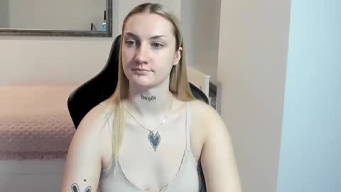 Snapshot of alexafragile chatting on January 2026 03:25:02 PM Alexa online show from January 2026 03:25:02 PM