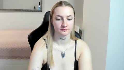 Snapshot of alexafragile chatting on January 2026 04:10:01 PM Alexa online show from January 2026 04:10:01 PM