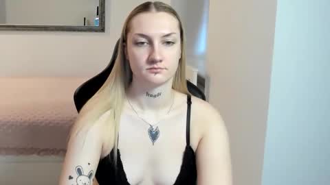 Snapshot of alexafragile chatting on January 2026 01:16:02 PM Alexa online show from January 2026 01:16:02 PM