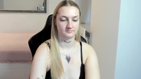 Snapshot of alexafragile chatting on January 2026 02:22:02 PM Alexa online show from January 2026 02:22:02 PM