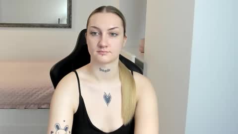 Snapshot of alexafragile chatting on February 2026 02:57:02 PM Alexa online show from February 2026 02:57:02 PM