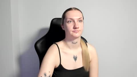 Snapshot of alexafragile chatting on February 2026 06:19:01 PM Alexa online show from February 2026 06:19:01 PM